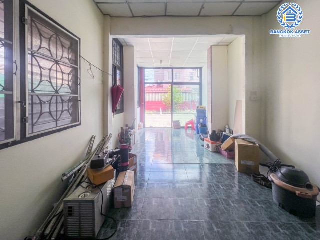 *****ทาวน์เฮ้าส์มือสองย่านนนทบุรี ม.ลภาวัน8 ราชพฤกษ์-ชัยพฤกษ์ เนื้อที่กว้างขวางถึง 24 ตร.ว. ฟังก์ชัน 3 ห้องนอน 2 ห้องน้ำ 1 ที่จอดรถ บนทำเลศักยภาพ เชื่อมต่อถ.บางกรวย-กรุงเทพ เพียง 20 นาทีก็ถึงรถไฟฟ้าสายสีม่วง "สถานีบางพลู" ใกล้ทางด่วน "บางโคล่-แจ้งวัฒนะ"